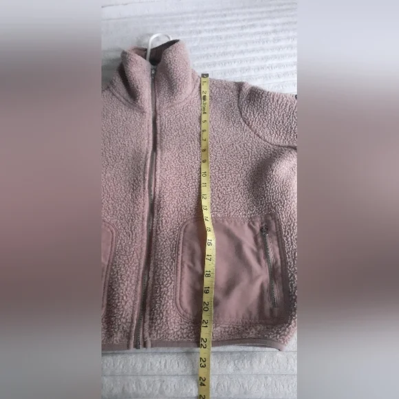 Vuori Jacket - Picture 9 of 12